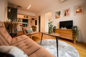 The Geometrist - Stunning 1BR Apt with balcony